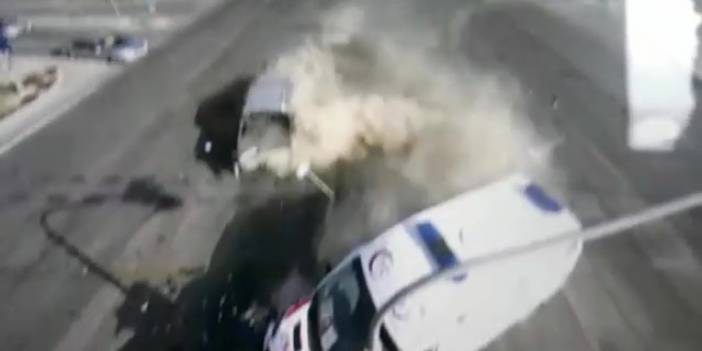 Ambulansla otomobil çarpıştı, ortalık savaş alanına döndü! İşte o anlar