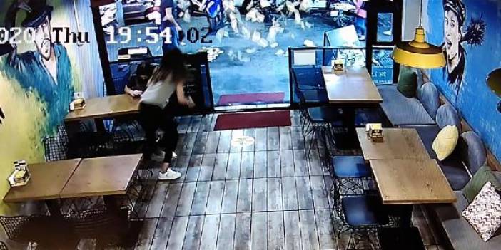 Kafeden sokağa saçılan 10 bin TL’yi vatandaşlar saniyeler içinde kaptı