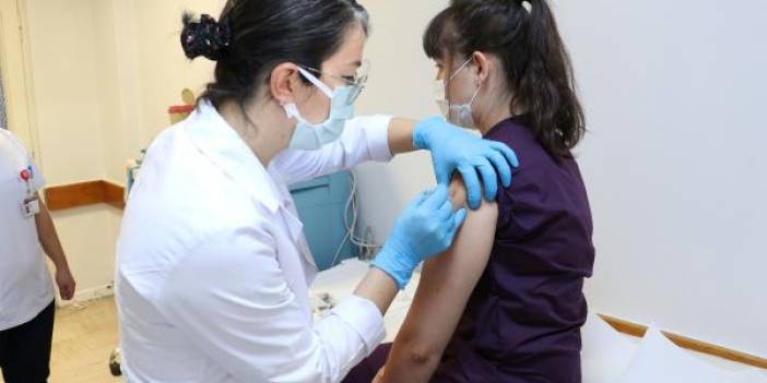 Türkiye'de tarihi gün! Koronavirüs aşısında ilk gönüllü uygulamasına ait görüntüler paylaşıldı