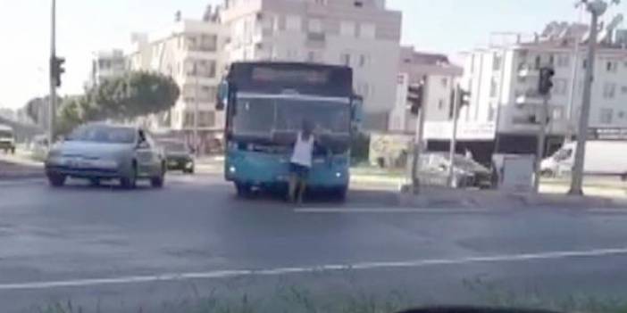 Maskesiz otobüse alınmayınca sileceklere tutundu