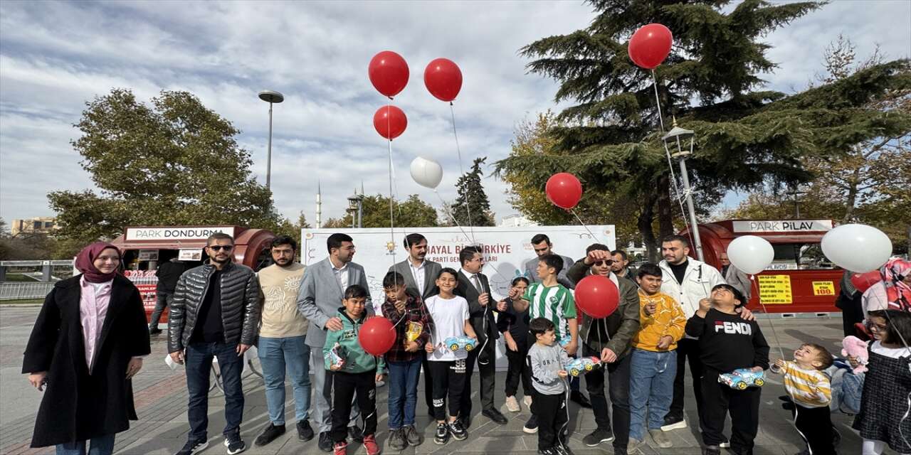 Konya’da çocuklar Türkiye haritasını renklendirdi