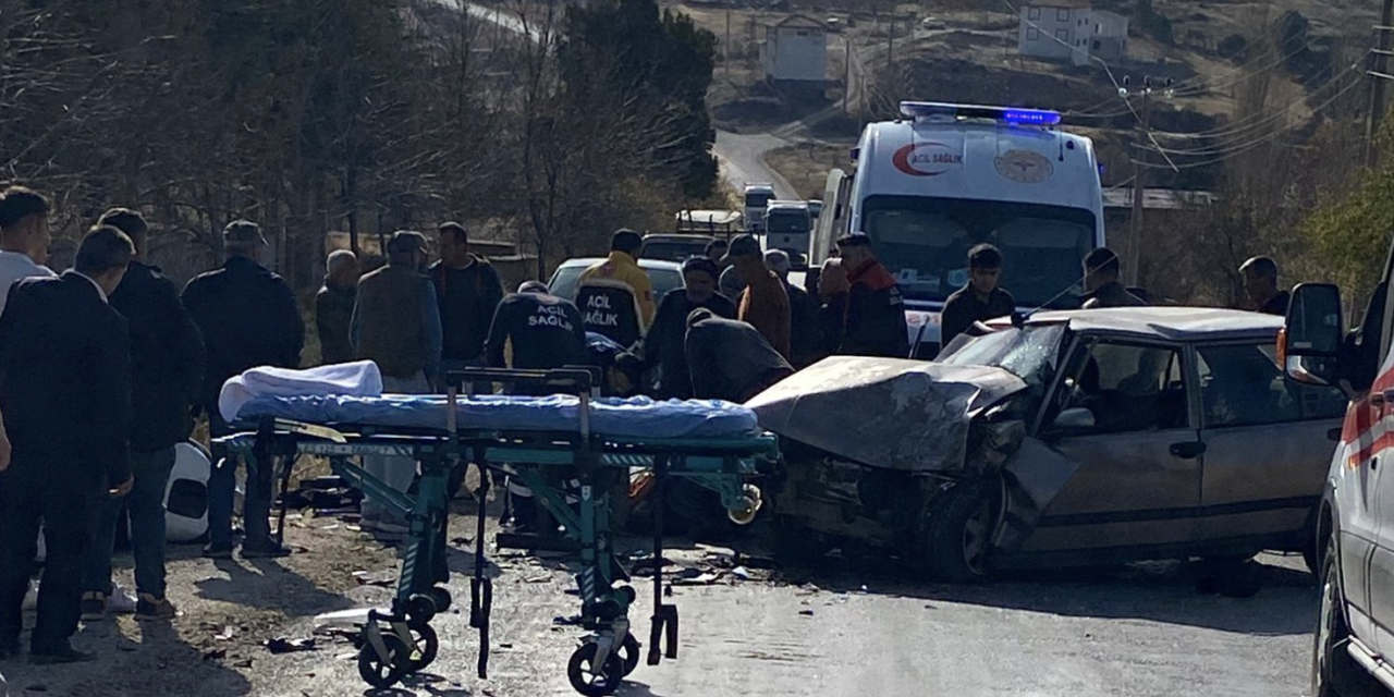 Konya’da iki araç çarpıştı! 3 yaralı var