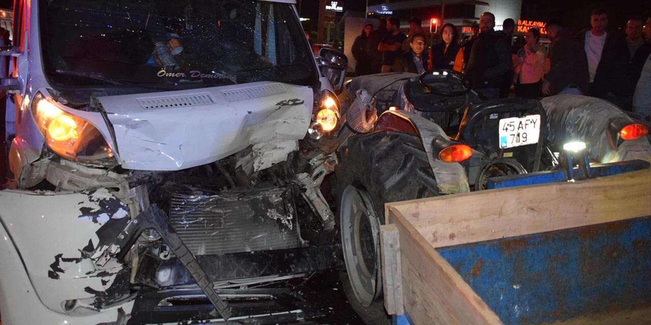 Traktör ile çekici arasında sıkışan adam zor çıkarıldı