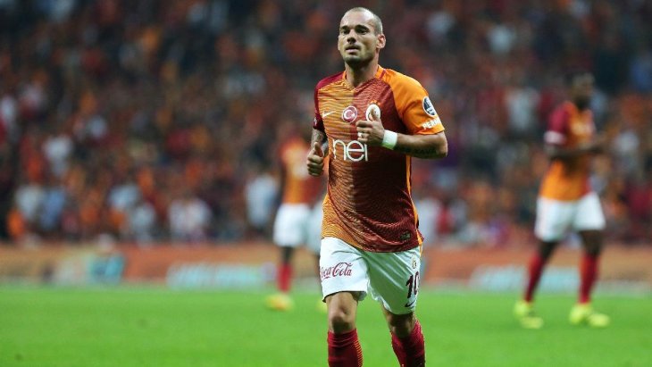 Galatasaray'ın efsanesi futbolu bıraktı