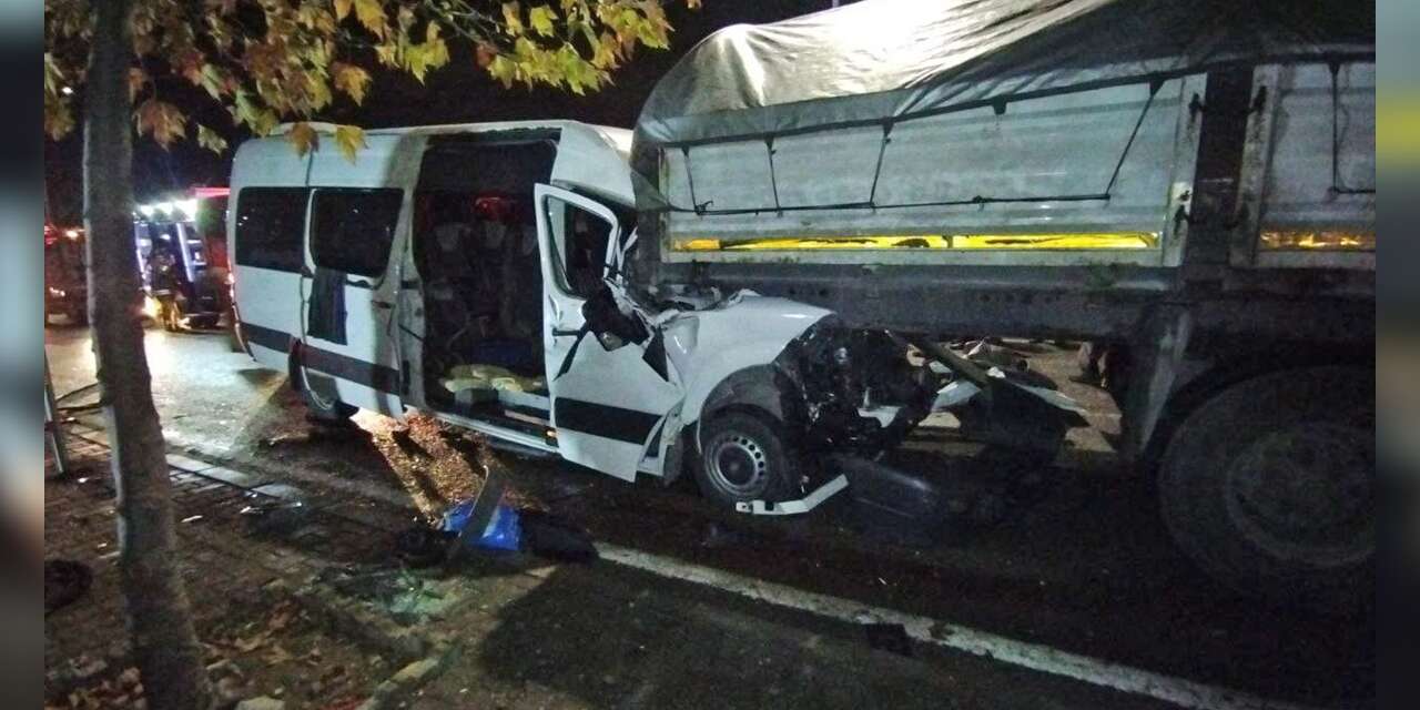 İşçi servisi TIR’la çarpıştı! Çok sayıda yaralı var