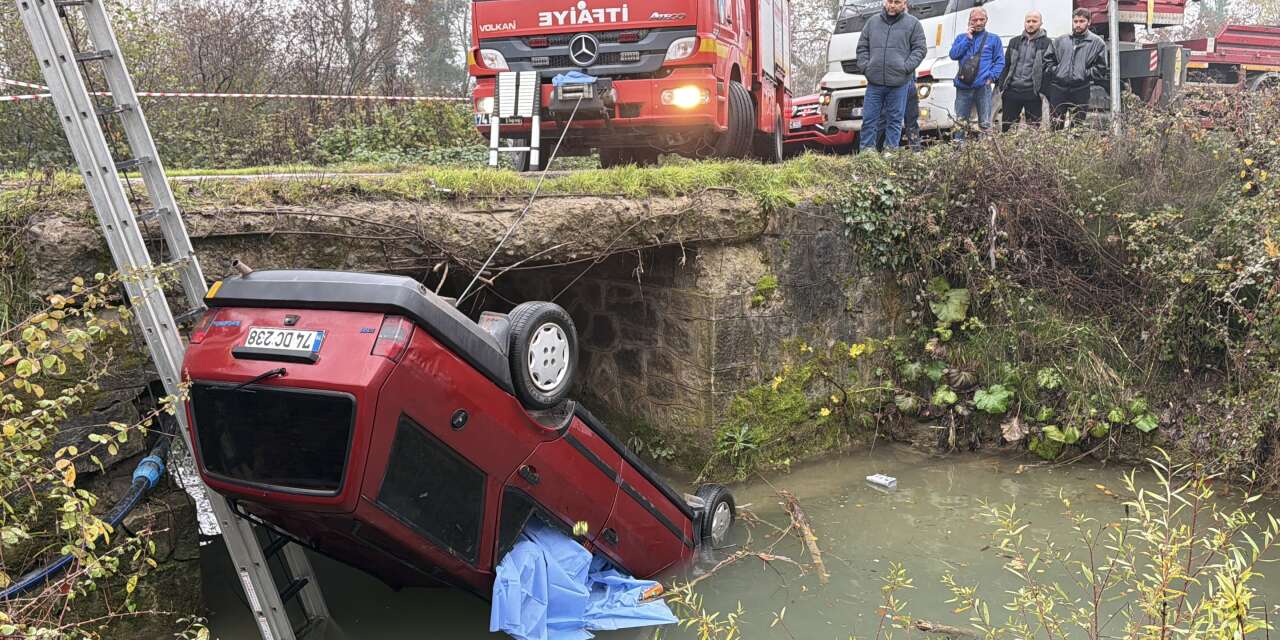 Dereye uçan araçtaki karı koca boğularak can verdi