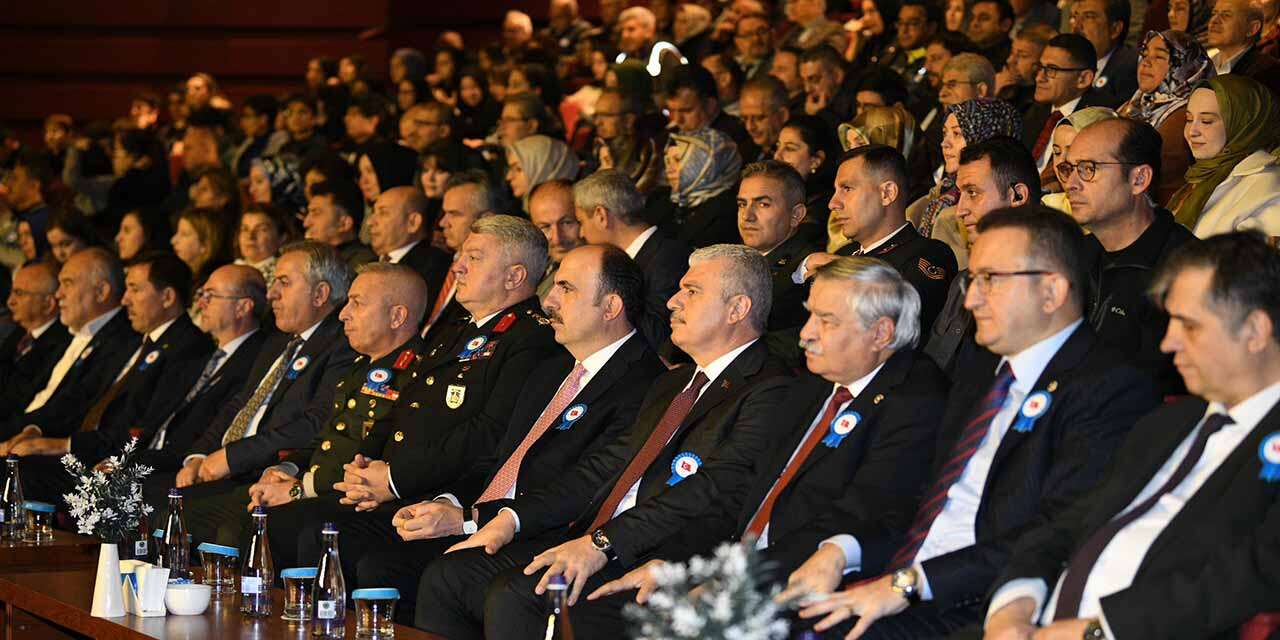 Konya’da protokolün katılımıyla 24 Kasım Öğretmenler Günü kutlandı