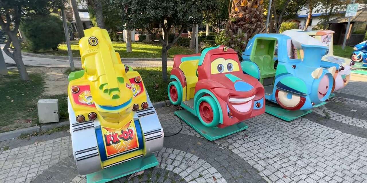 Parkta facia! 4 çocuk elektrik akımına kapıldı