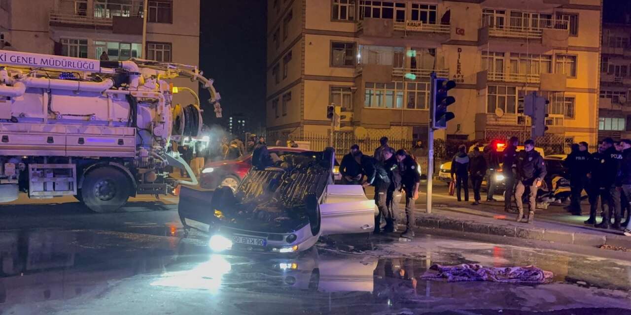 Polis kovalamacası kazayla bitti! Takla atan araç alev aldı