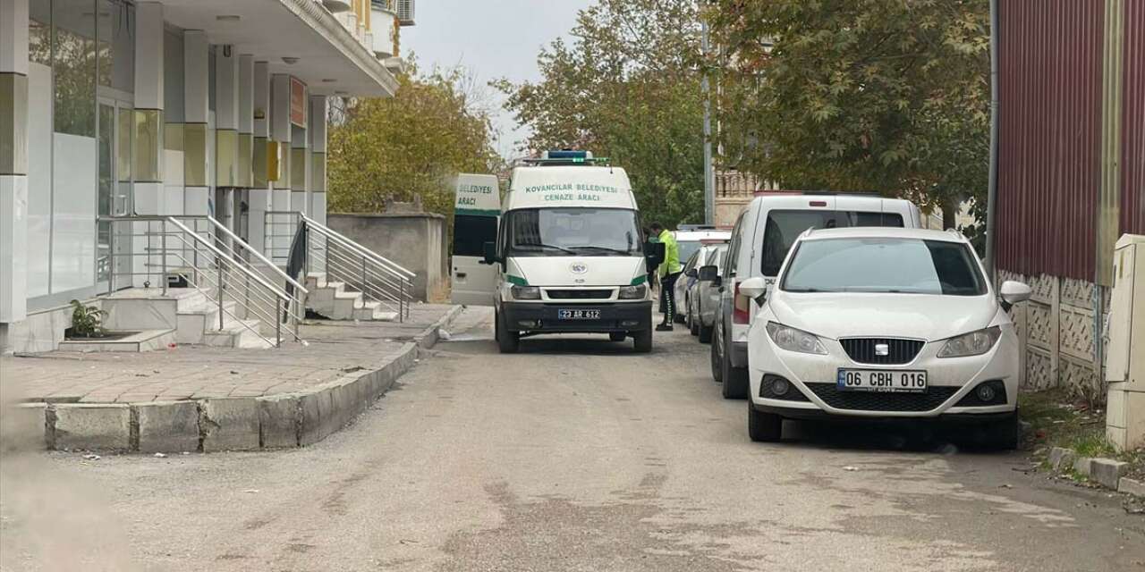 Evde tartıştığı karısını öldürdü