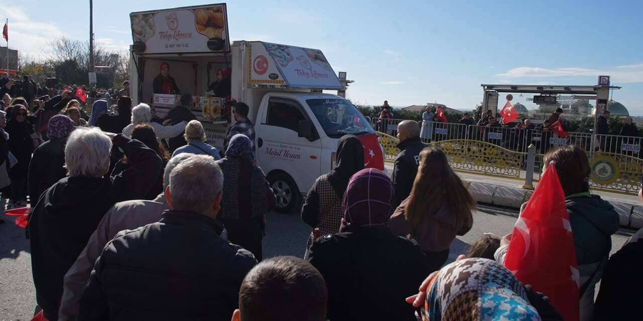 Bedava yağ dağıtımında izdiham! İnsanlar birbirini ezdi