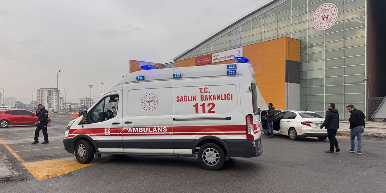 Voleybol turnuvasında 3 öğrenci bıçaklandı