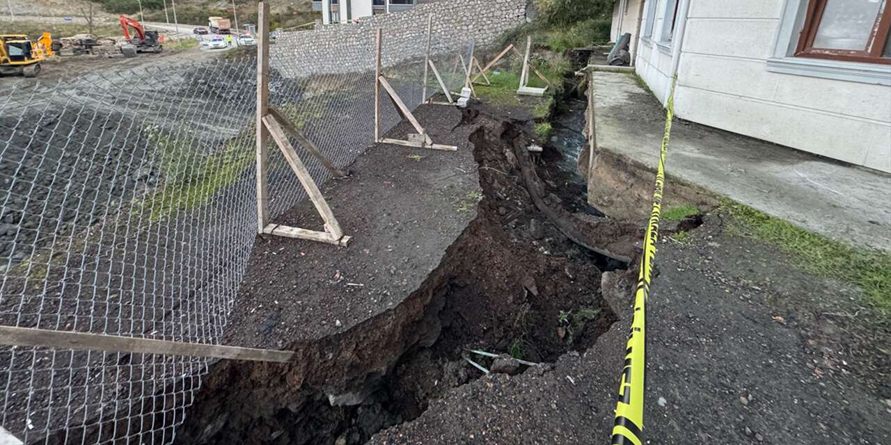 Oluşan dev yarıklar paniğe neden oldu! Bina boşaltıldı