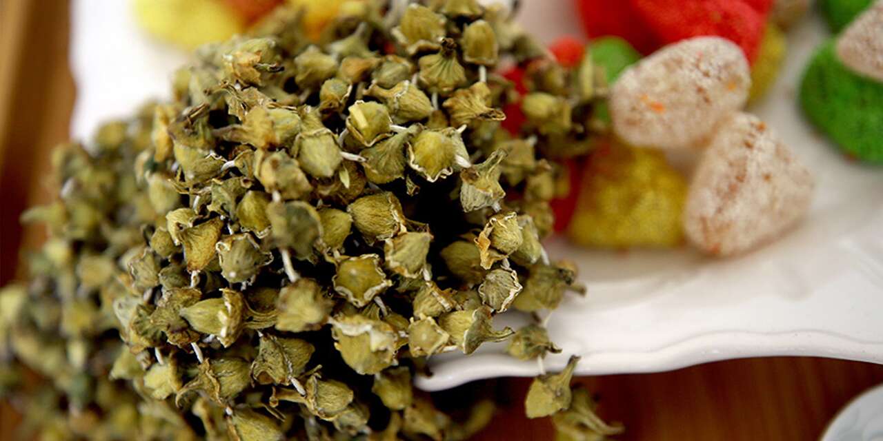 Konya düğünlerinin vazgeçilmezi kuru bamya tezgahlarda yerini aldı