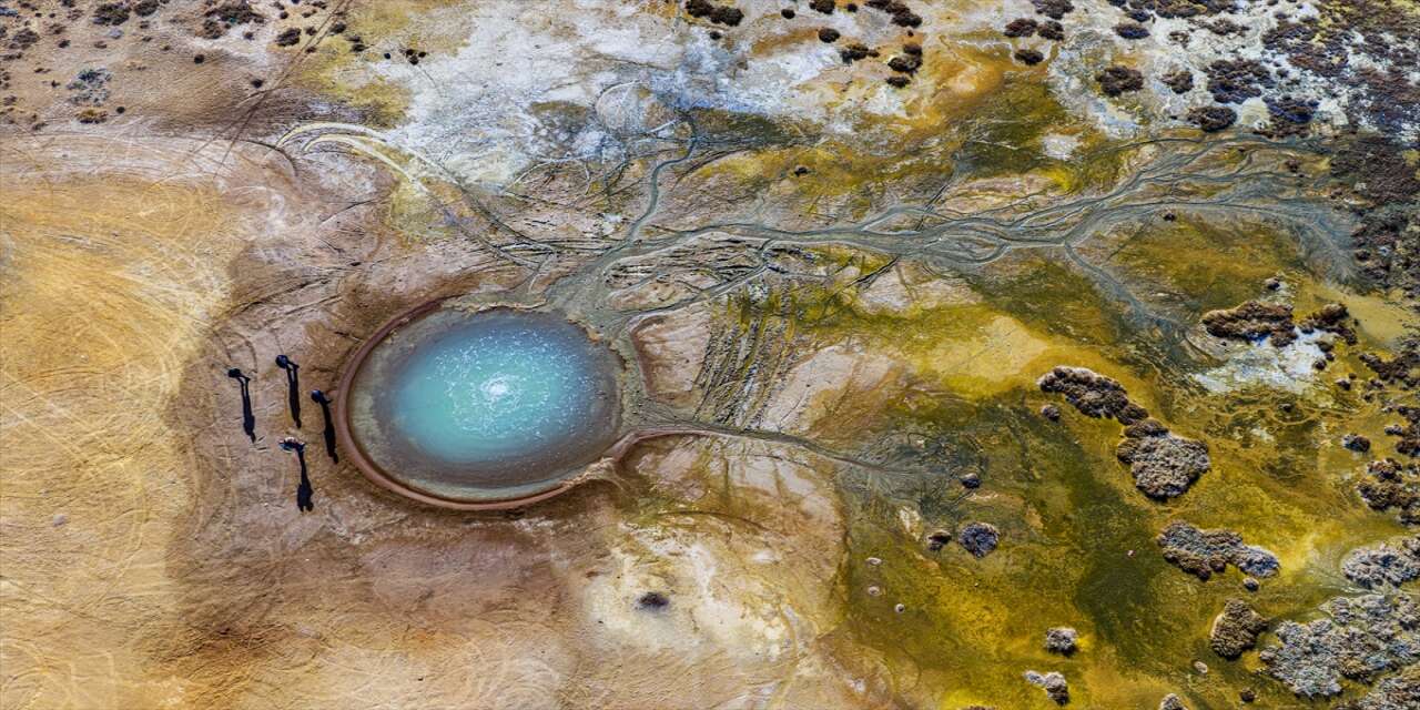 Tuz Gölü Havzasındaki nadir doğa olayı görsel şölen sunuyor