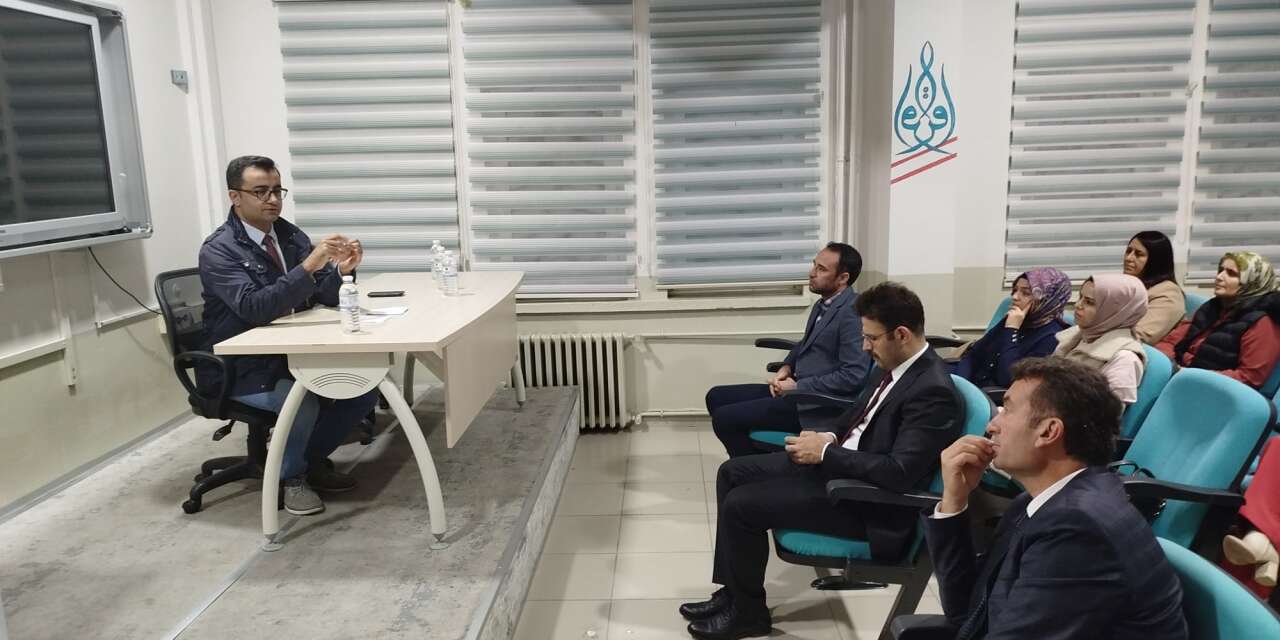 Konya’da öğretmenler alanında uzman isimlerle buluşmaya devam ediyor