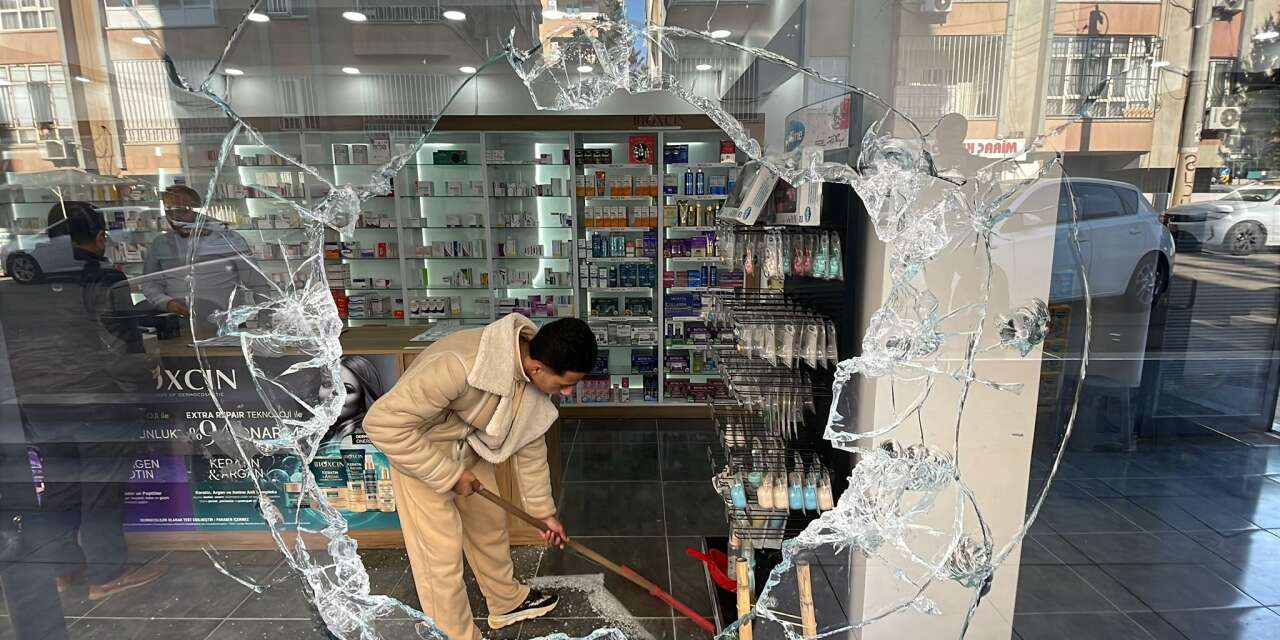 Eczaneye pompalı tüfekle saldırı