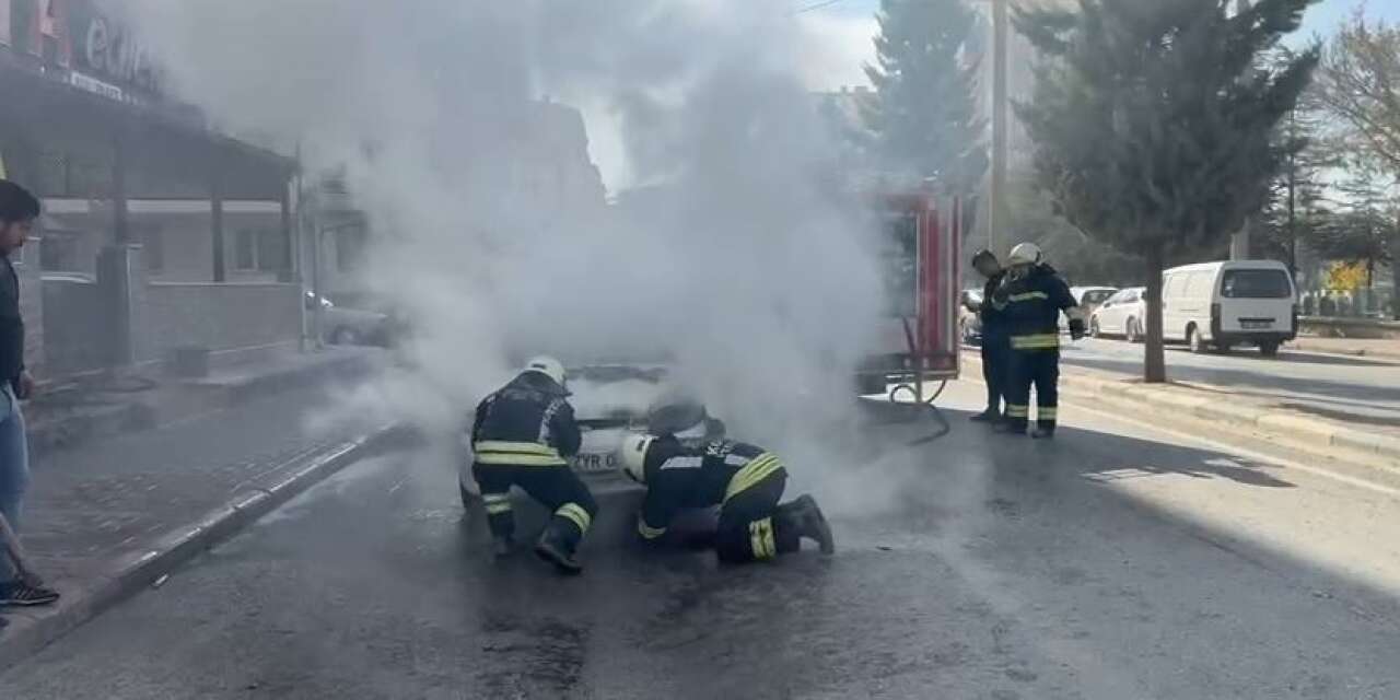 Konya’da seyir halindeki otomobil alev aldı