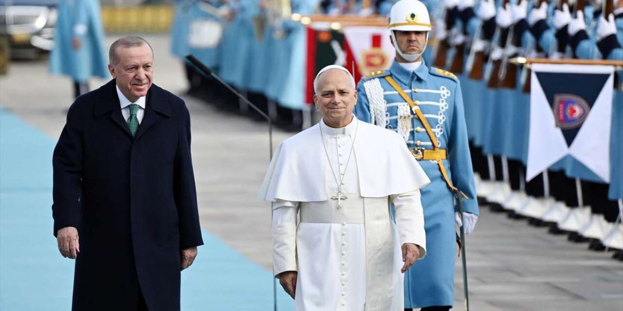 Vatikan Devlet Başkanı Papa 14. Leo Türkiye'de! Cumhurbaşkanı Erdoğan karşıladı