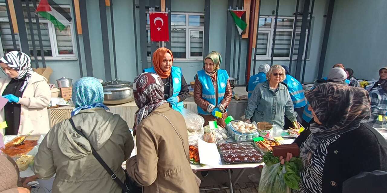 Konya’dan Filistin’e destek! Hayır Çarşı'sı kuruldu