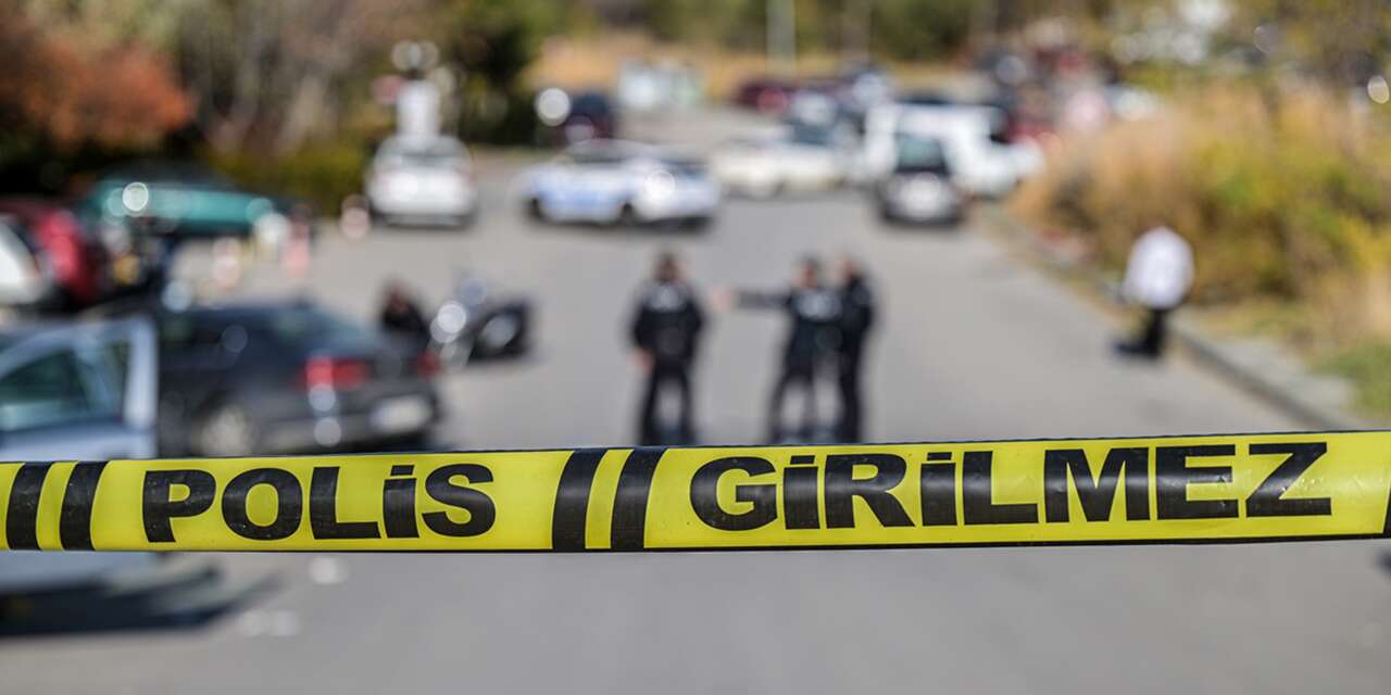 Adliye önünde dehşet anları! 5 kişi bıçaklandı