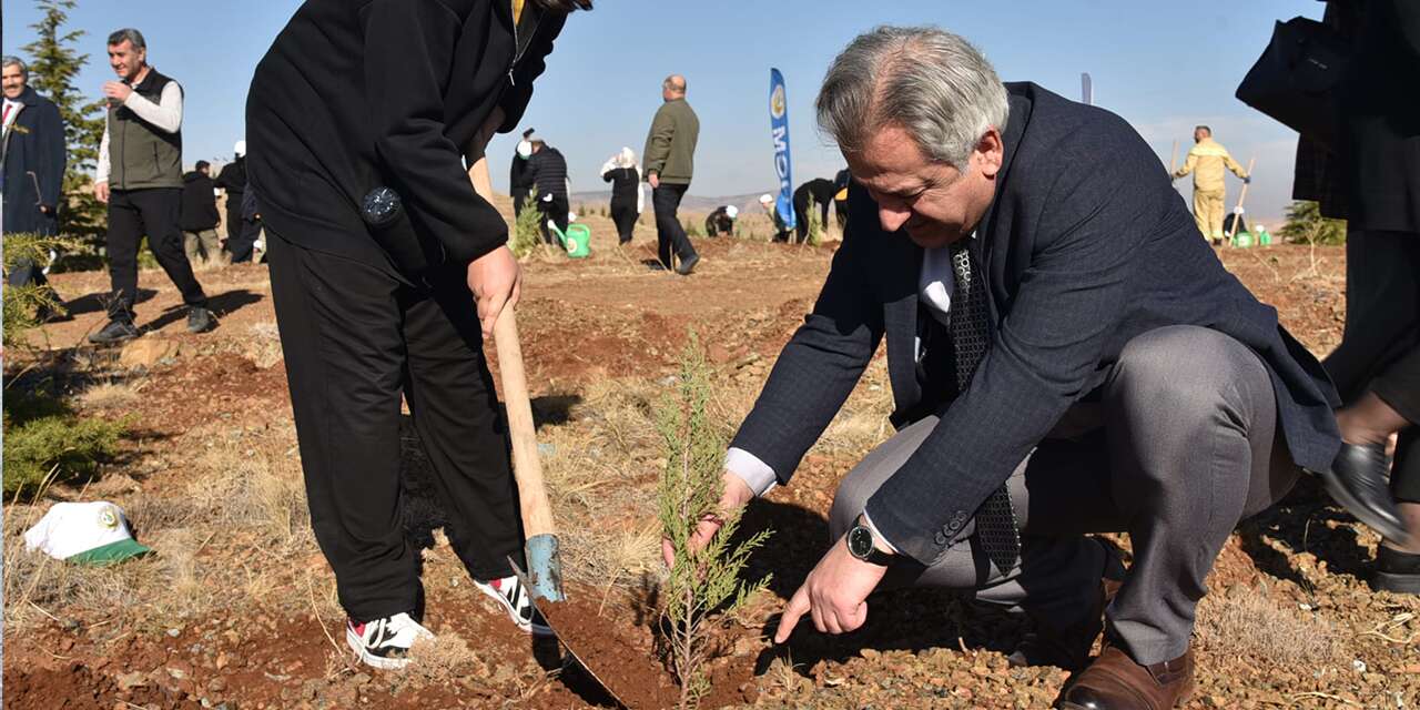 Konya’daki öğretmenlere gelecek hediye edildi