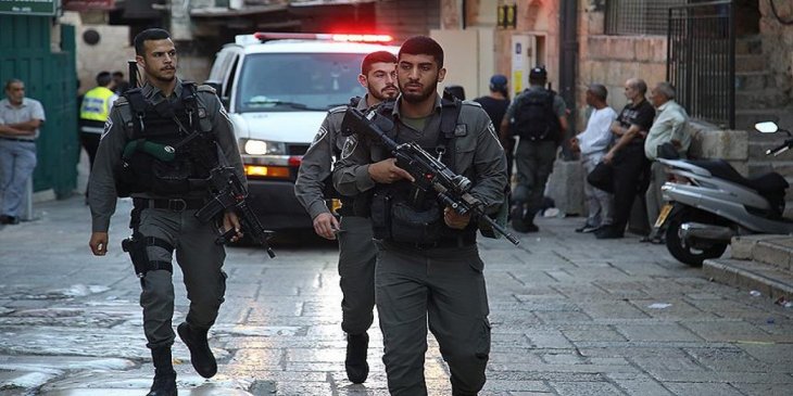 İsrail polisi Doğu Kudüs'te dezenfekte çalışması yapan Filistinlileri gözaltına aldı