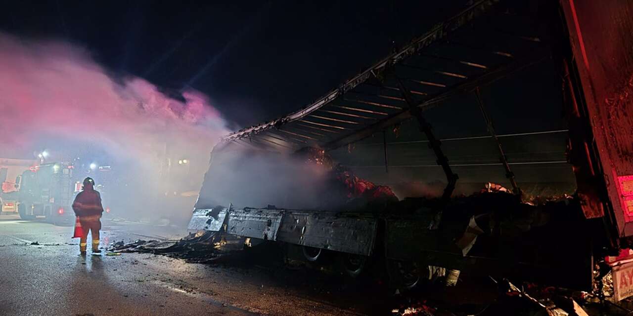 Seyir halindeyken alev alan TIR feci şekilde yandı
