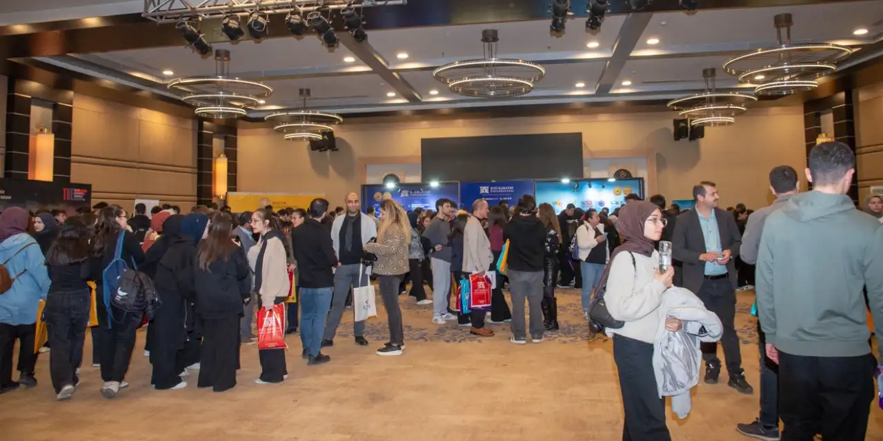 Konya’nın önde gelen üniversitesinin standı önünde yoğunluk