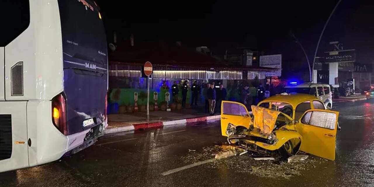 Ünlü şarkıcı Kıraç’ın ekibi kaza yaptı! 3 kişi yaralandı