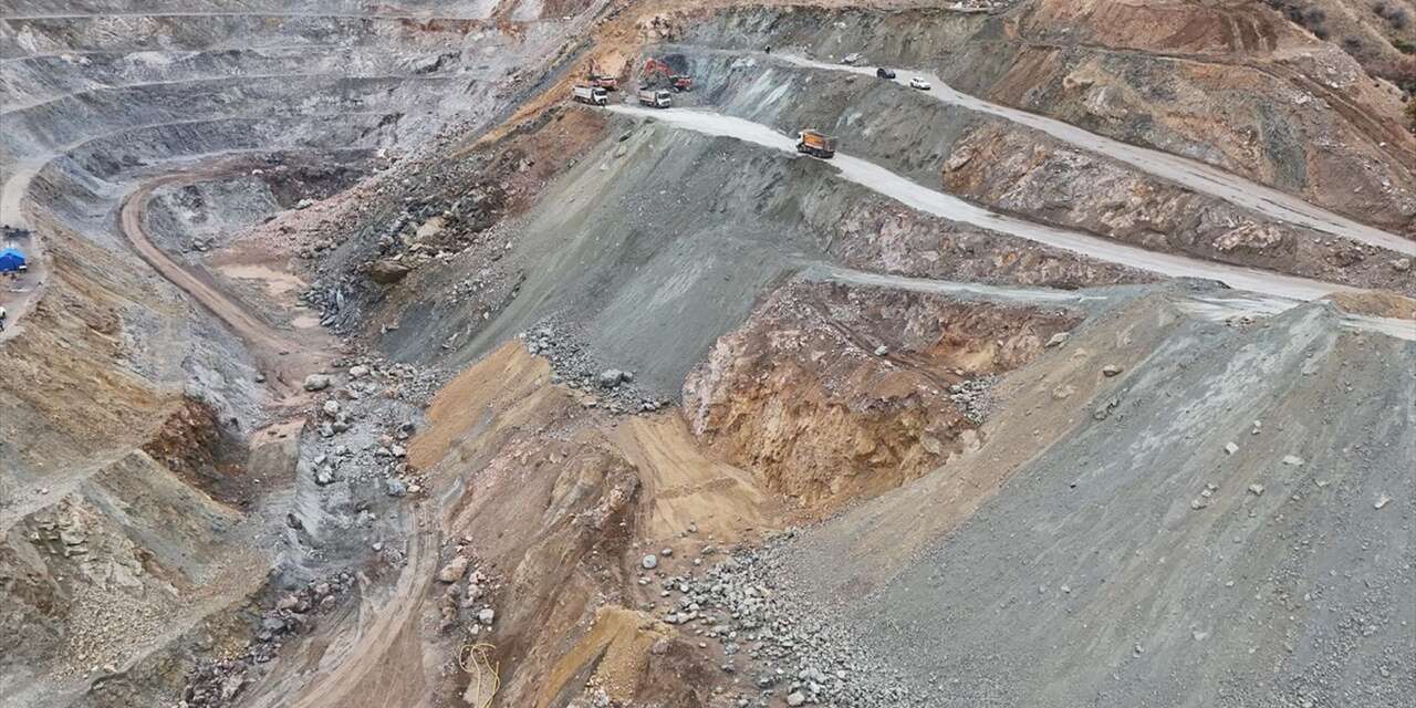 Göçük altında kaldı! Sabri Yıldırım’ı arama çalışmaları sürüyor