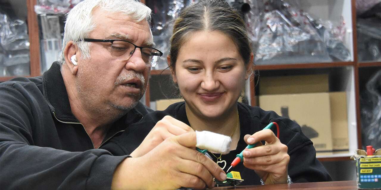 Konya’nın yarım asırlık ustası işi kızlarına devretti, önyargıları yıktılar