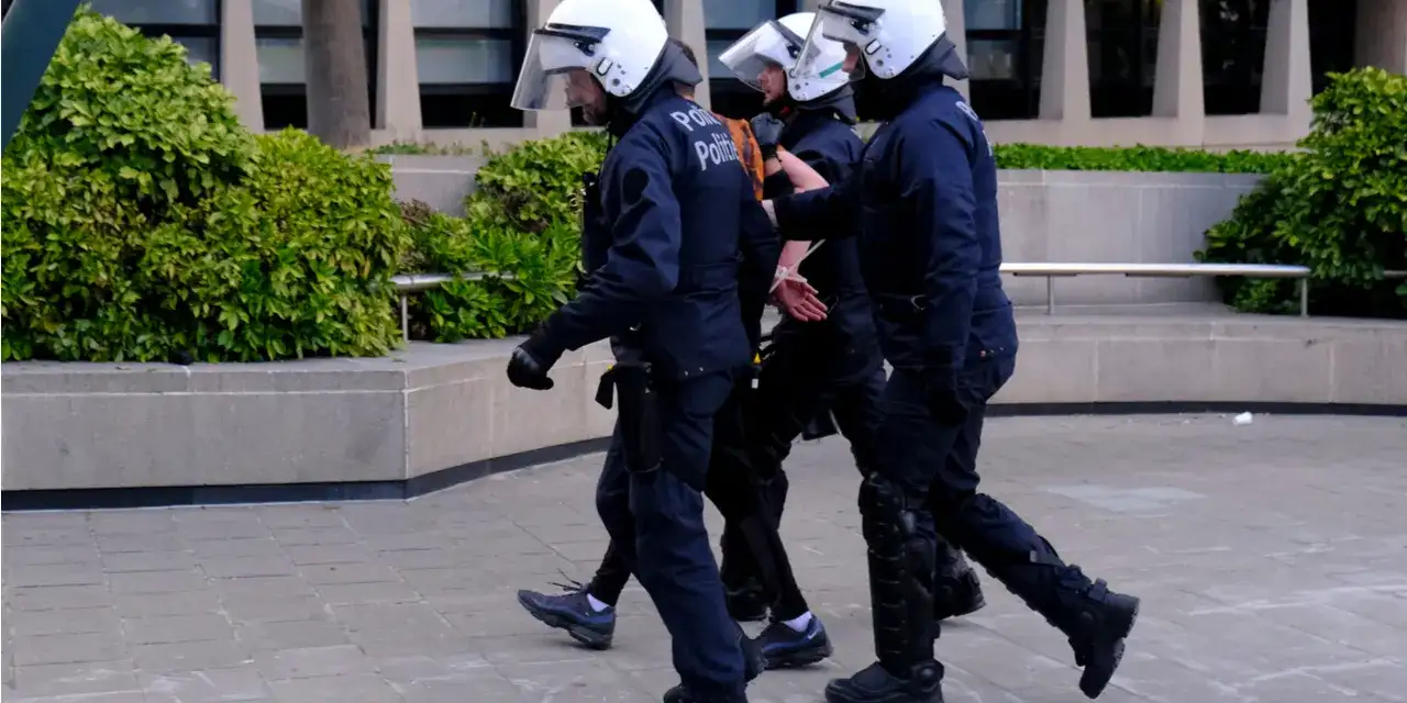 Ahlak operasyonu! 56 kişi gözaltında