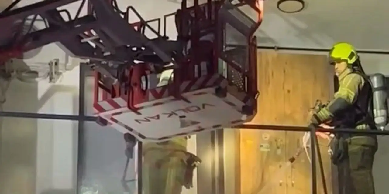 Evi yakmak istedi, itfaiyeye damacana fırlattı! O anlar kameralara yansıdı