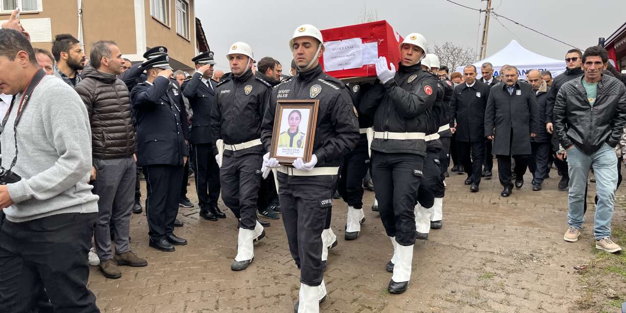 TIR kazasında şehit olan polis memuru Hatice Ünal, son yolculuğuna uğurlandı
