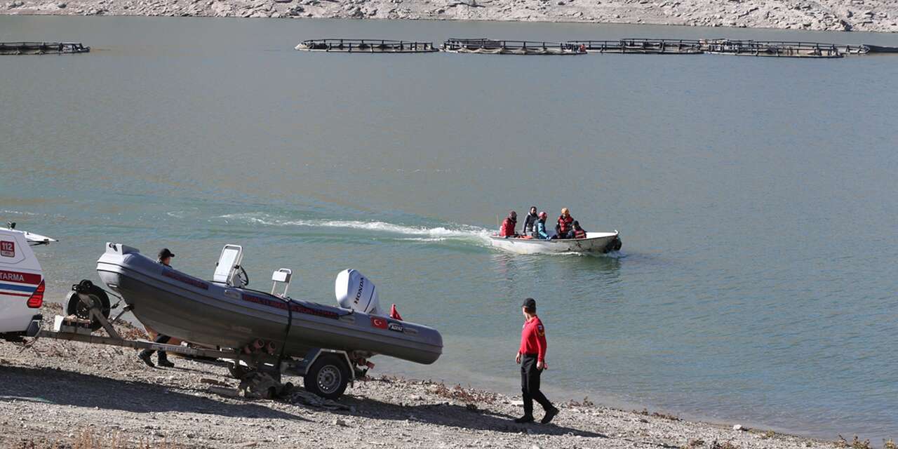 Baraja uçan araçtaki 3 kişiden 2’sinin cansız bedenine ulaşıldı