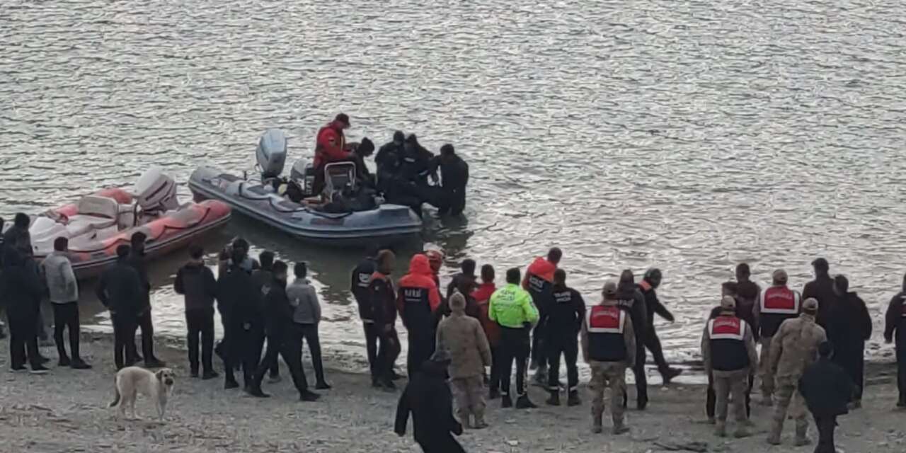 Baraj gölüne uçan otomobildeki 3. gencin de cansız bedenine ulaşıldı