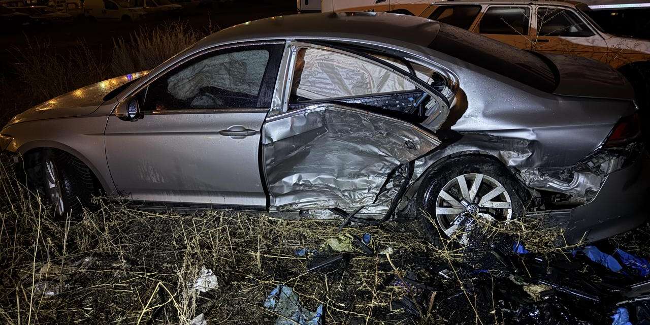 İki araç feci şekilde çarpıştı! 1 ölü, 6 yaralı var