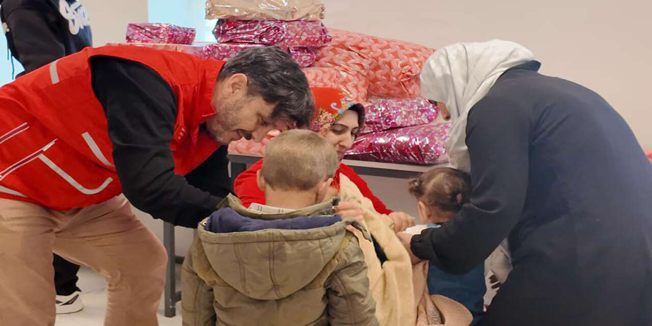 Konya’nın gönüllüleri şehitlerimizin vasiyetiyle yetimleri ısıttı