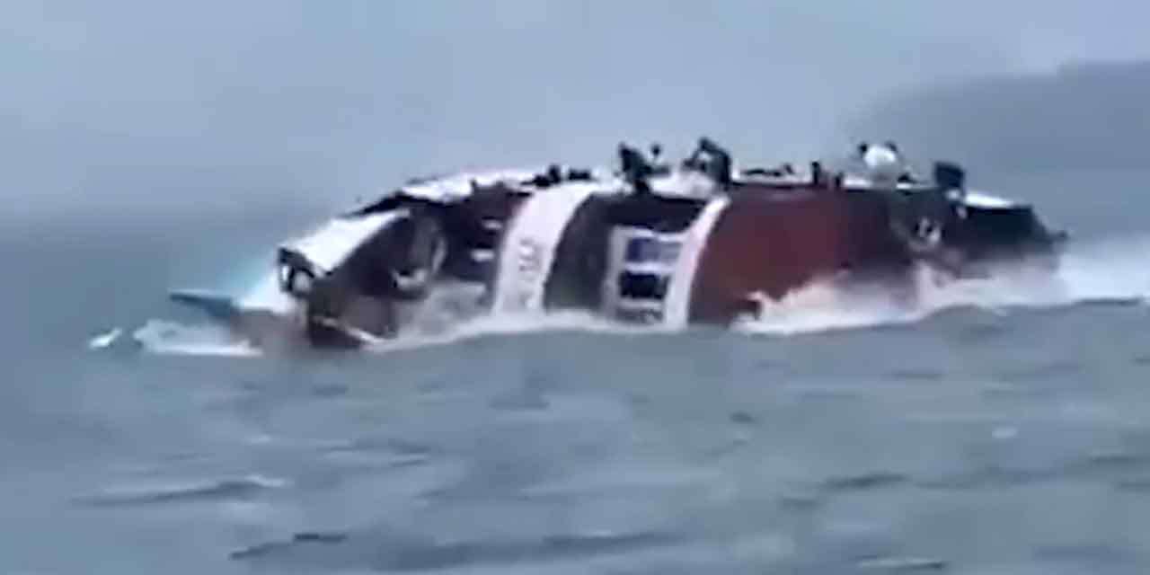 Yolcu teknesi battı! 12 ölü, 57 kayıp var