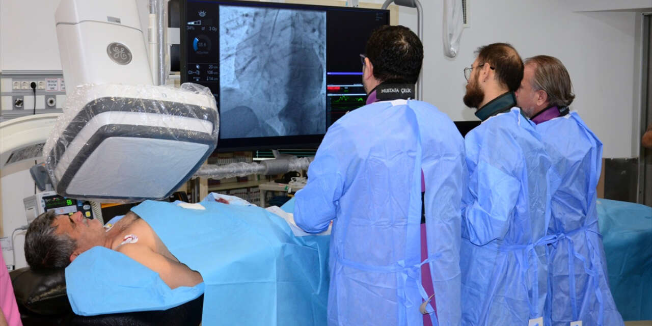 Konya’da anjiyo teknisyeni hastaya hazırlık yapıyordu, masaya kendisi yattı