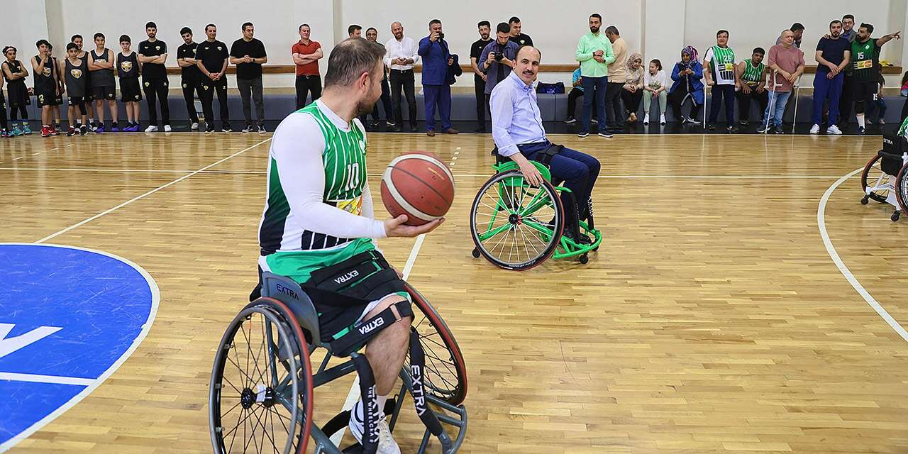 Başkan Altay’dan özel günde özel ilham kaynağı önerisi