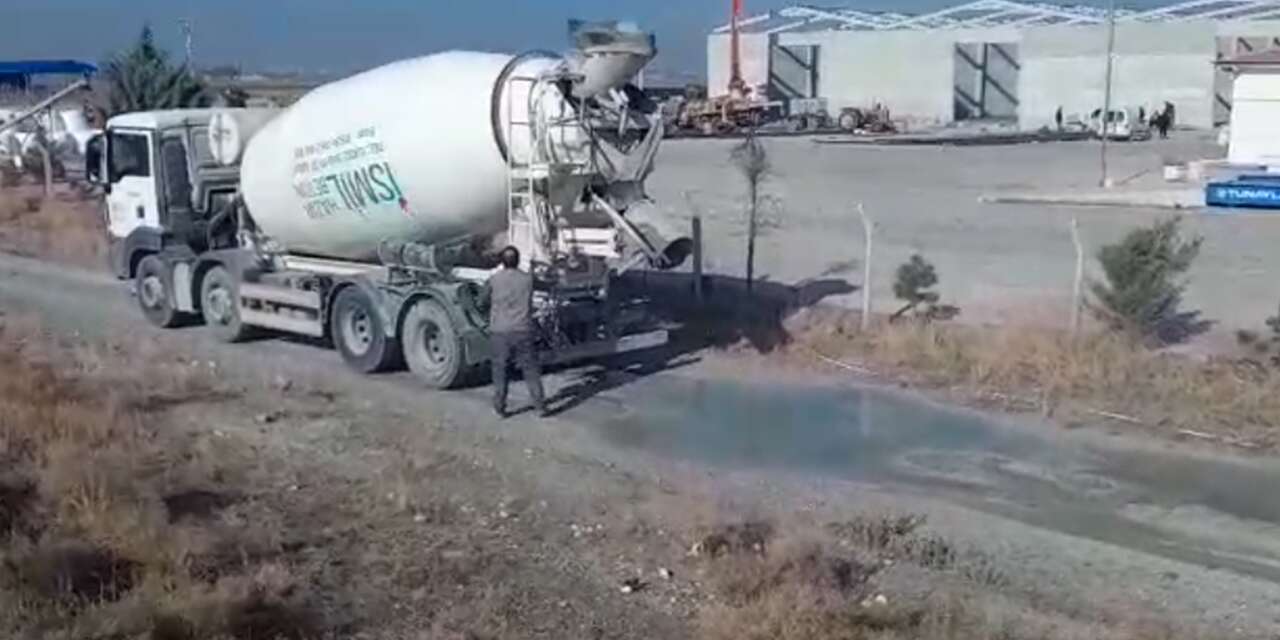 Yer Konya! Aceleyle geldi, yol kenarına atık döküp kaçtı