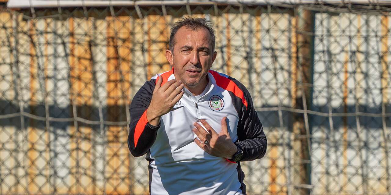 Recep Uçar, öğrencilerini Konyaspor maçına hazırlıyor