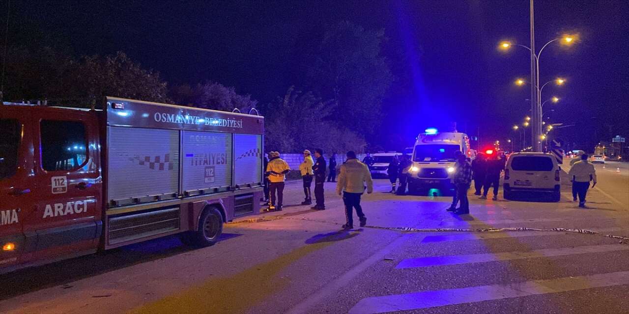 Üç araç çarpıştı! 2 kişi öldü, 7 kişi yaralandı