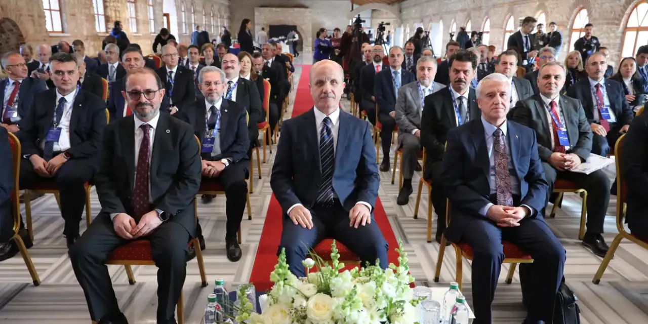 Selçuk Üniversitesi başarıya koşuyor