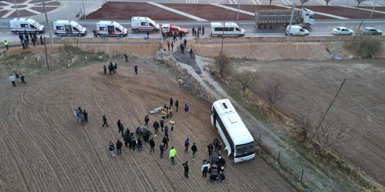 Öğrenci servisi kamyonetle çarpıştı, 17 yaralı var! Kaza sonrası can pazarı