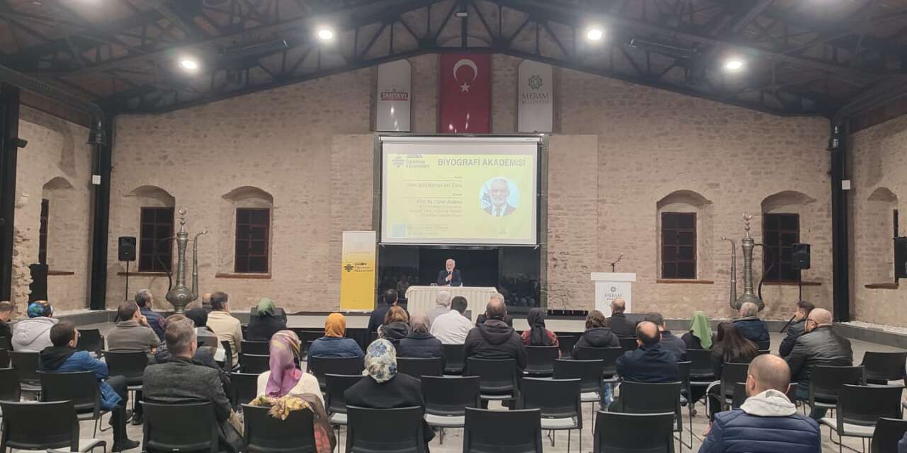 Konya’da öğrencilerin yanı sıra öğretmenler de eğitim alıyor