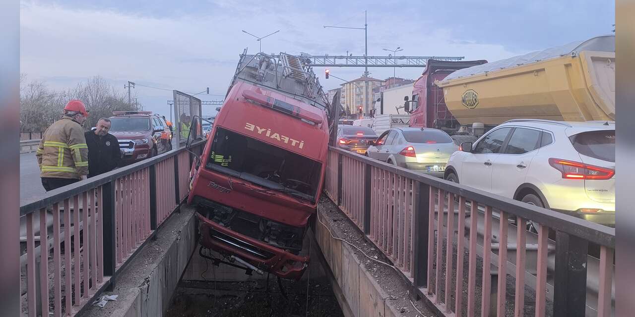 Korkutan kaza! İtfaiyeciler ölümden döndü