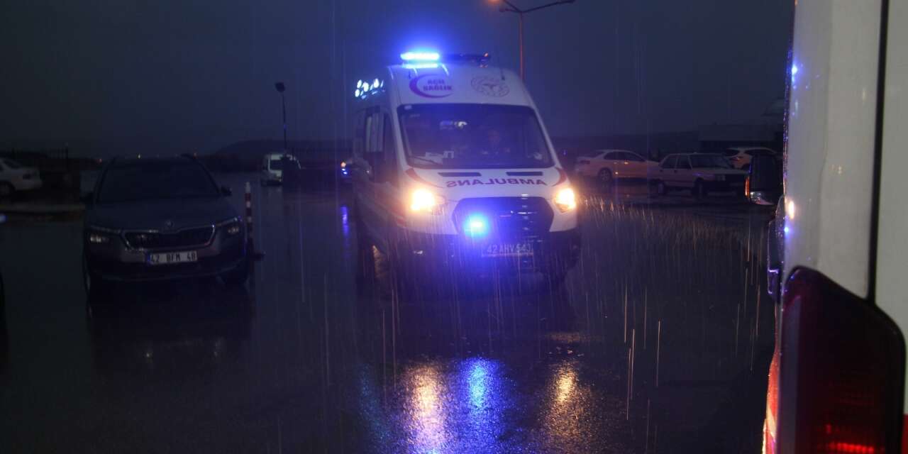 Konya’da yağış bir ilçede kazalara yol açtı! 9 yaralı var